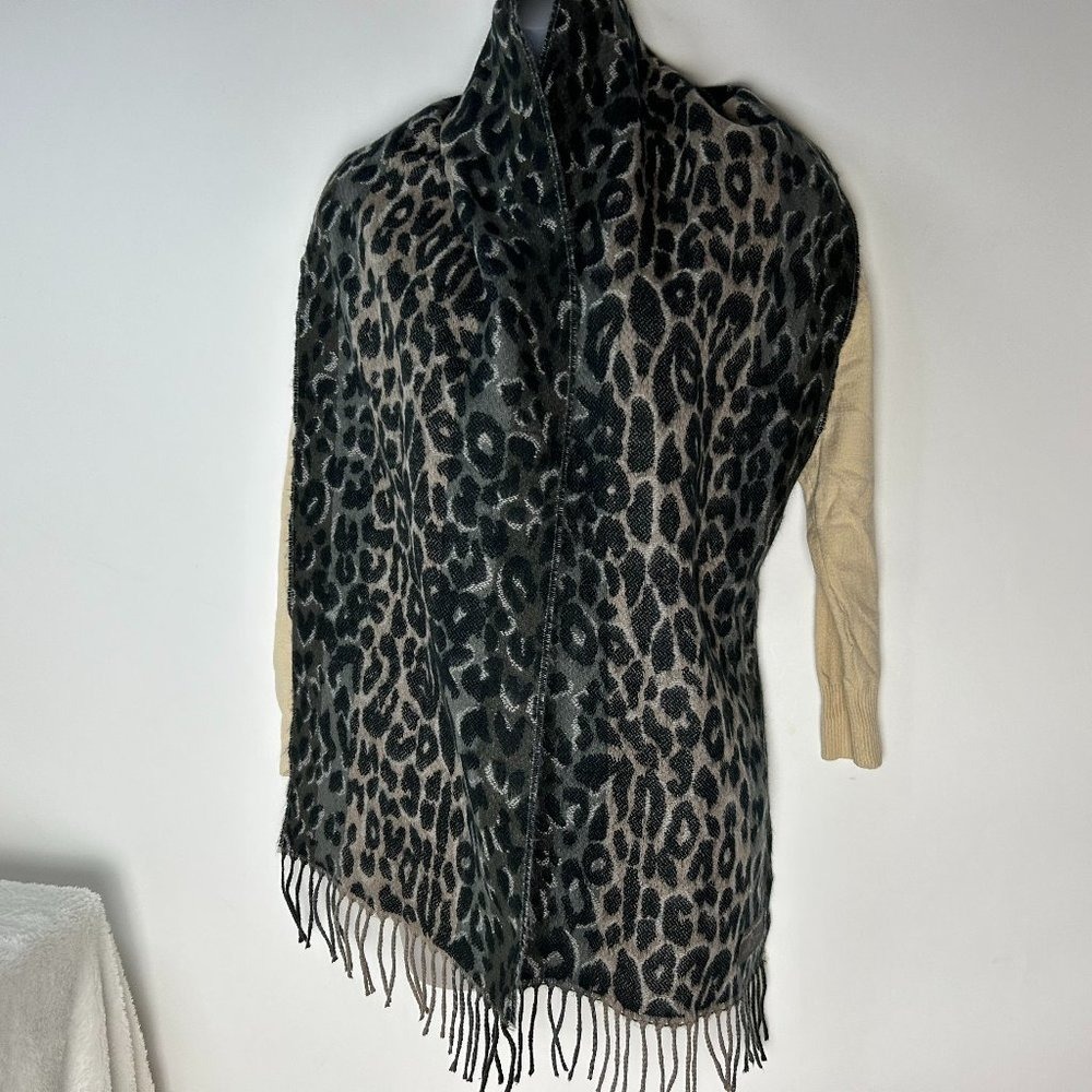 Softer than Cashmere? D&Y Black/White Mob Wife Animal‎ Print Scarf